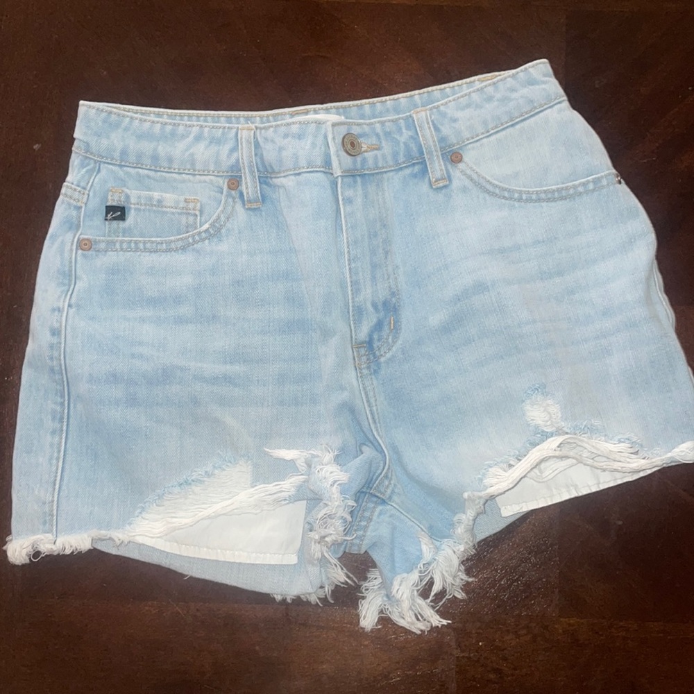 KanCan Womens high waisted Jean Short. 7/27